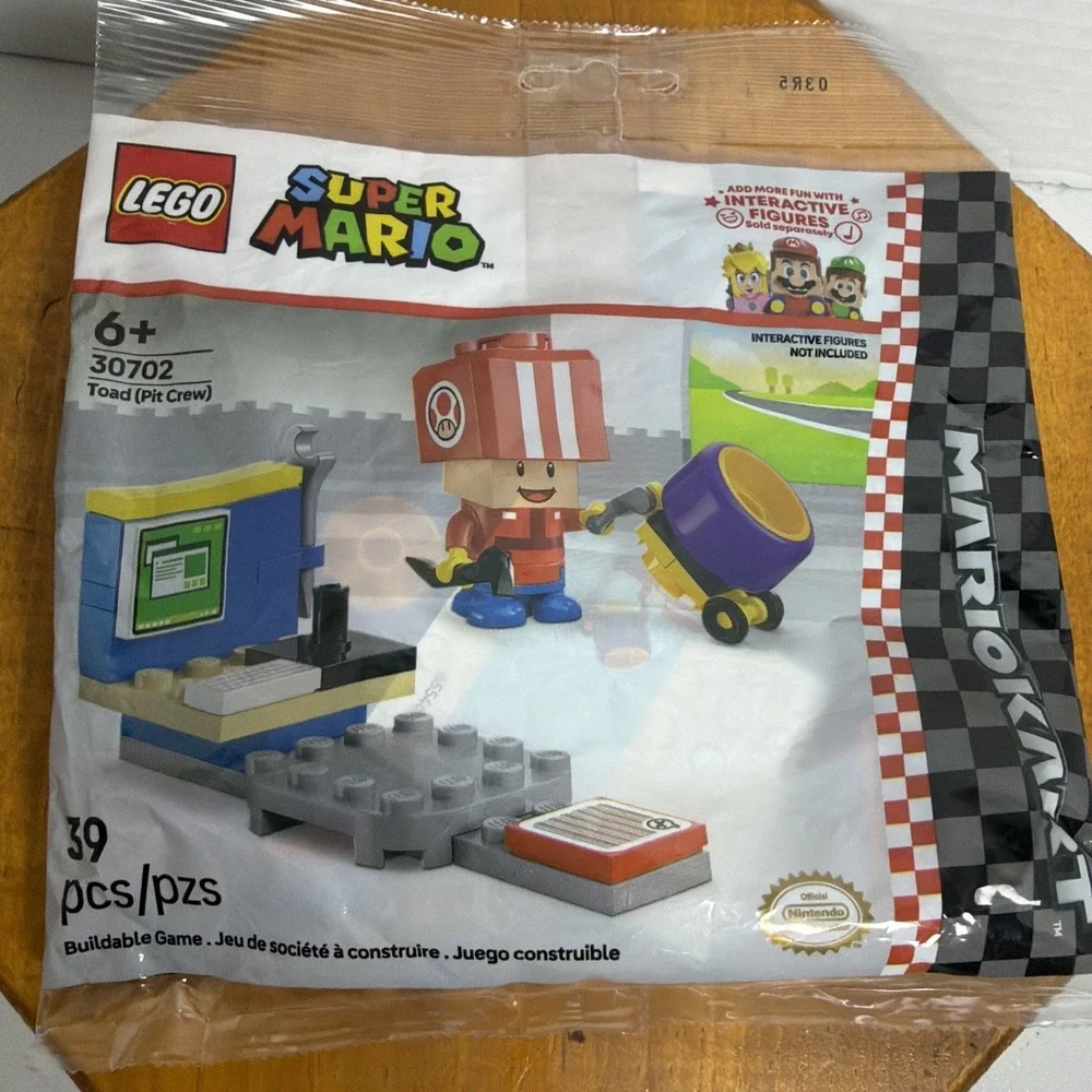 LEGO 30702 Super Mario: Mariokart‎ Toad (Pit Crew) - New! Free Shipping!